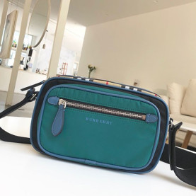 BURBERRY 버버리 카메라백  B80581