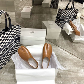 MAISON MARGIELA 메종마르지엘라 남여공용 단화봄신상