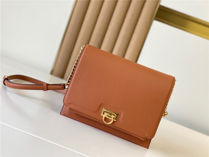 FERRAGAMO 페레가모 미듐 트리폴리오백 F621099-4 4COLOR