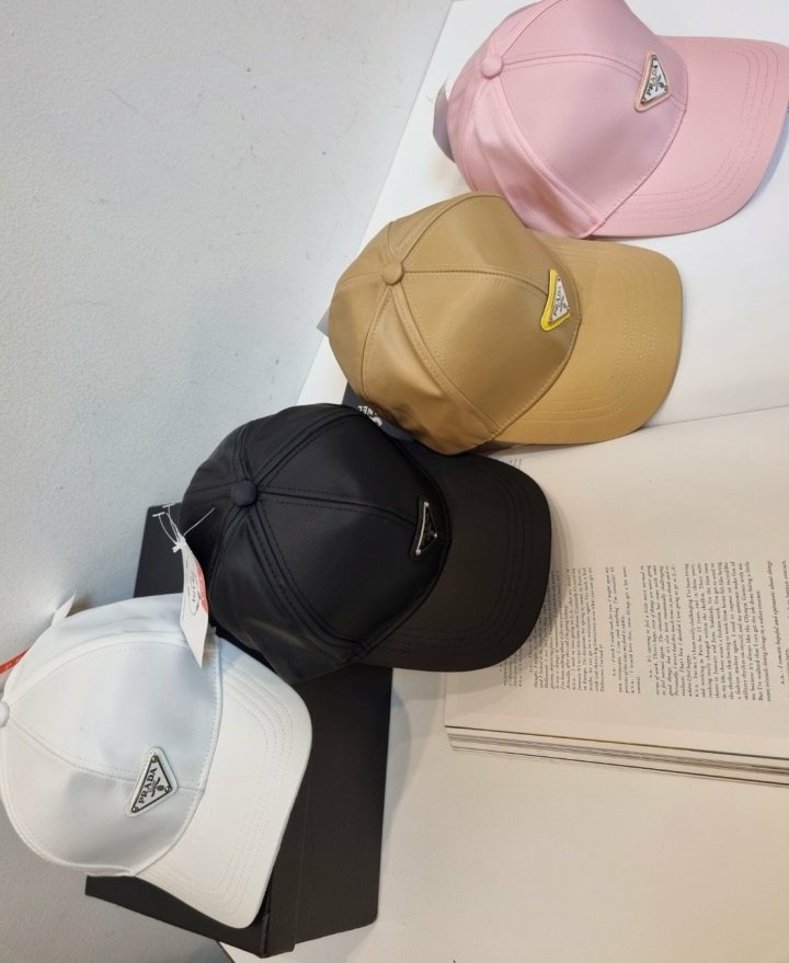 PRADA 프라다 볼캡