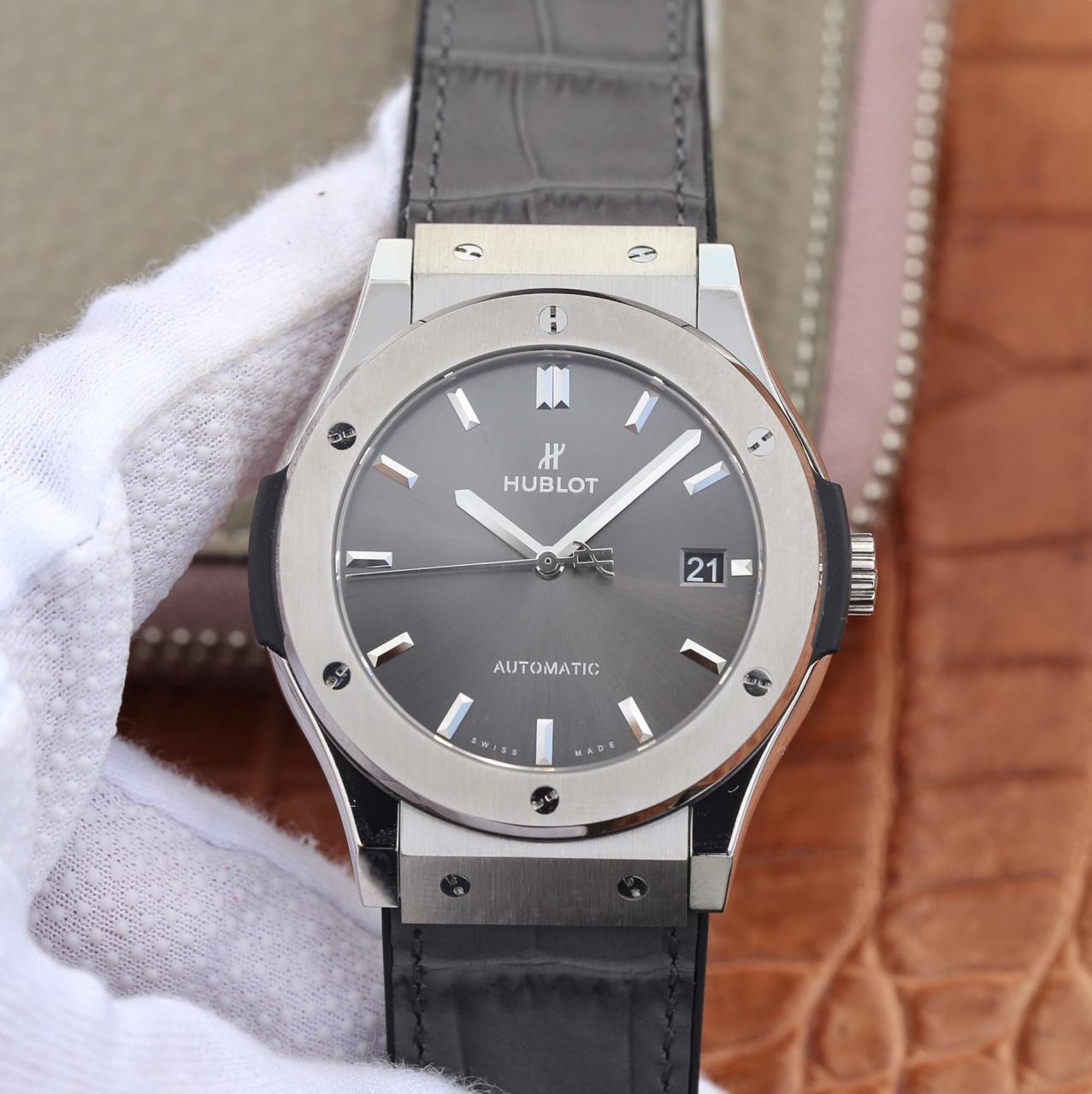HUBLOT 위블로 클래식퓨전 티타늄 그레이 511.NX.7071.LR