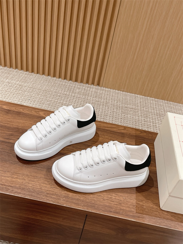 ALEXANDER MCQUEEN 알렉산더맥퀸 남여공용 스니커즈 2COLOR