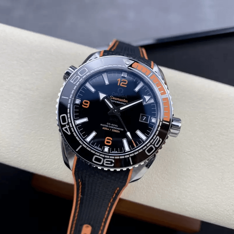 OMEGA 오메가 씨마스터 플래닛 오션 쿼터 오렌지 600m 그레이 티타늄 다이얼 43.5mm 215.92.44.21.99.001