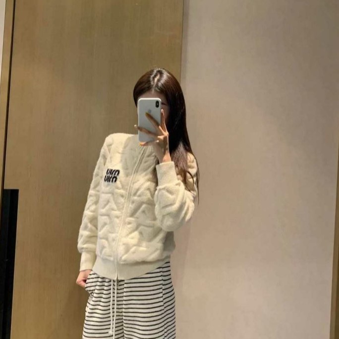 MIUMIU 미우미우 자카드 스웨터 집업 