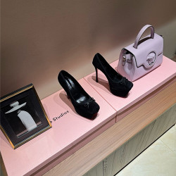 CHRISTIAN LOUBOUTIN 크리스찬루부탱 여성용 힐 (굽높이15.5CM) C49813 2COLOR