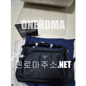 김*욱 고객님 프라다 리나일론 및 사피아노 가죽 숄더 백